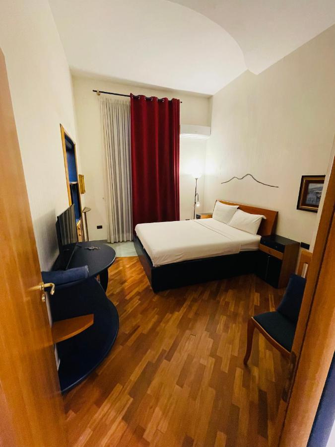 Smln Rooms & Suites Наполи Екстериор снимка
