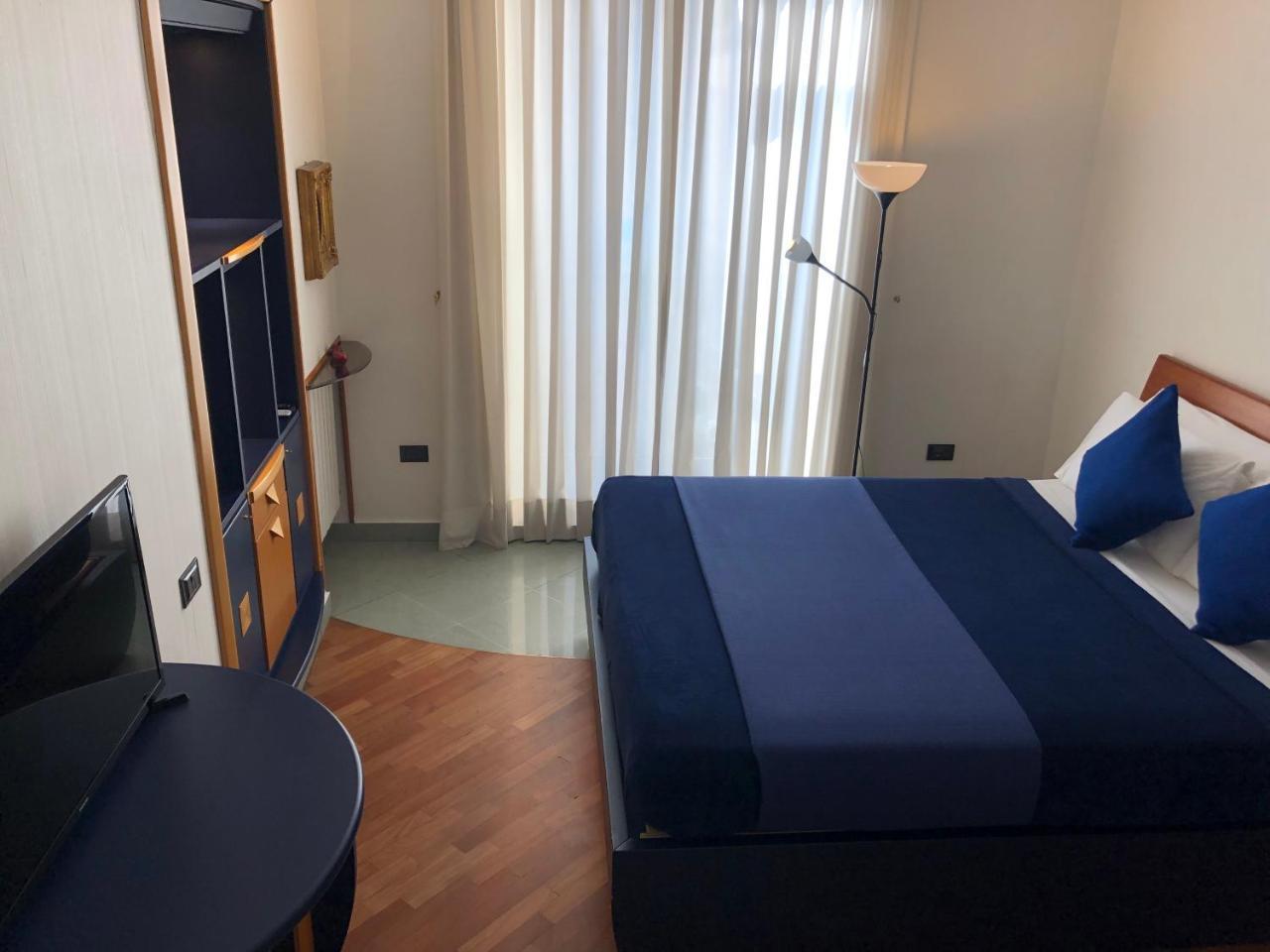 Smln Rooms & Suites Наполи Екстериор снимка